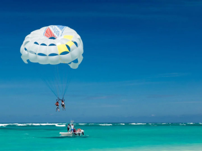 Image of Parasailers on South padre island texas